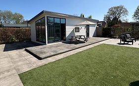 Knus chalet Heidebloem